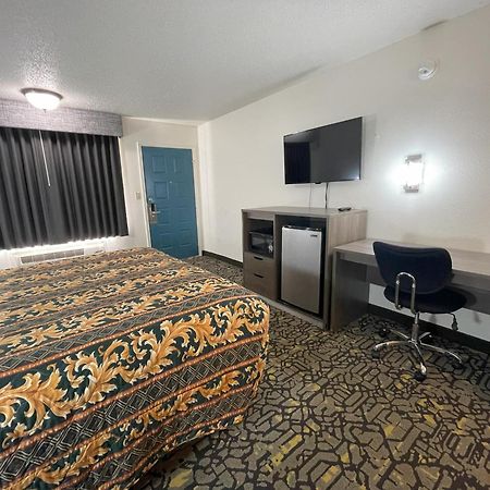 Countryside Inn Malakoff Bagian luar foto