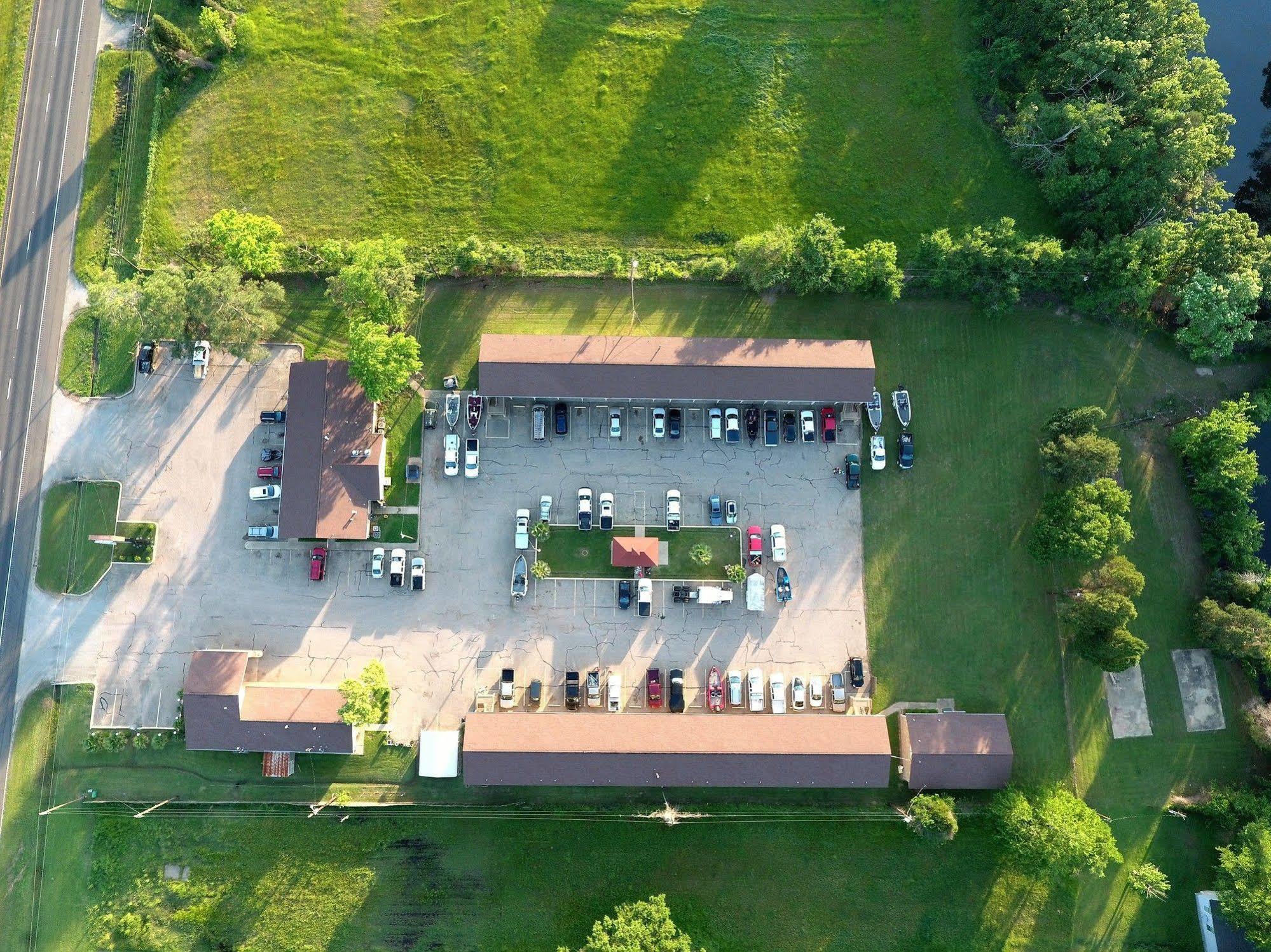 Countryside Inn Malakoff Bagian luar foto